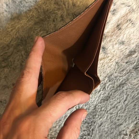 🗣️🔥Men’s Or Women’s Louis Vuitton Men’s Bi-Fold Wallet! Preloved & Beautiful. - Picture 8 of 16
